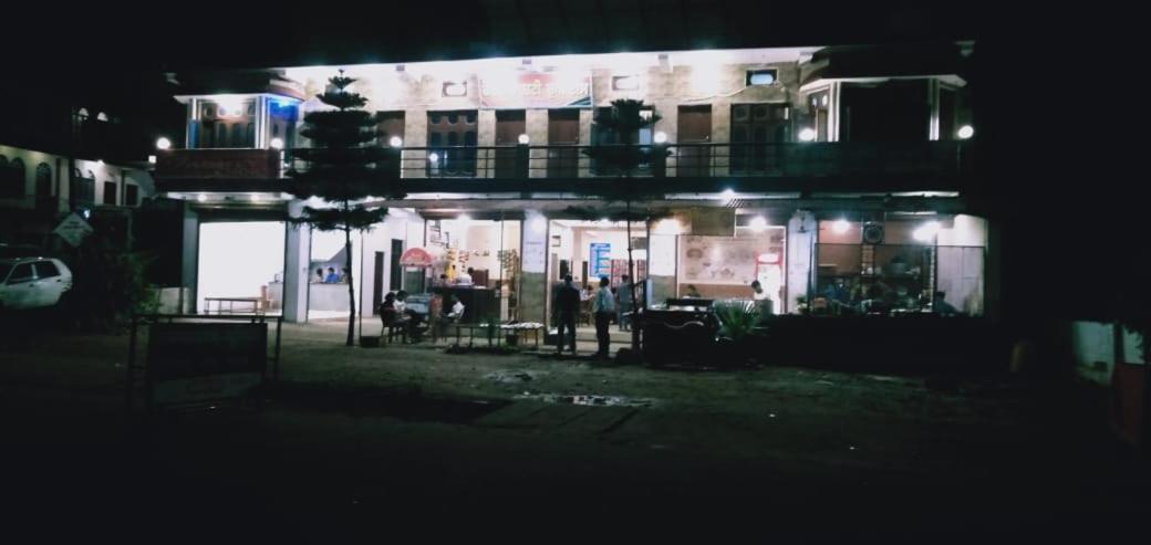 Vamoose Srishty Choice Appartement Rudraprayāg Buitenkant foto